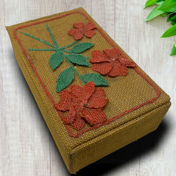 Vintage 1970's OOAK Burlap Covered Trinket Storage Box Hinged Lid Flowers Hippie - Picture 4 of 10